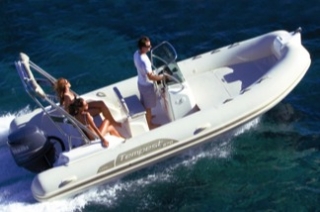  Vermietung von Halbstarrbooten in Arcachon